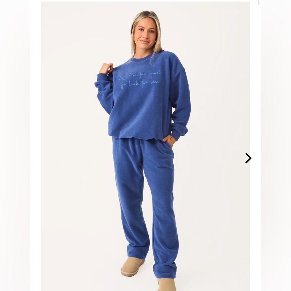 GO LOOK FOR LESS BLUE GRAPHIC  SWEAT SET